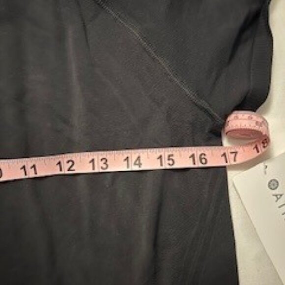 Momentum Seamless Tee - Picture 5 of 6